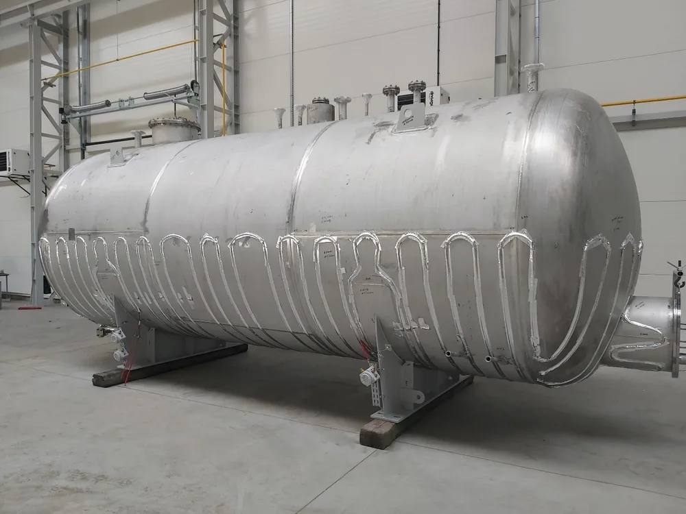 Pressure, storage vessels and mixers