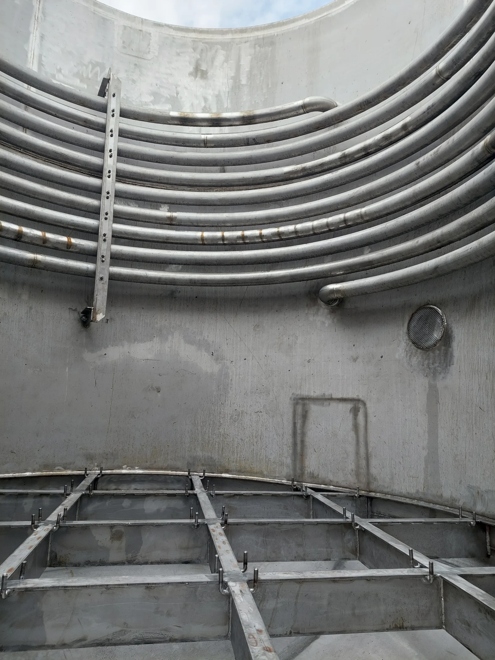 Interior of a vessel with a heating coil