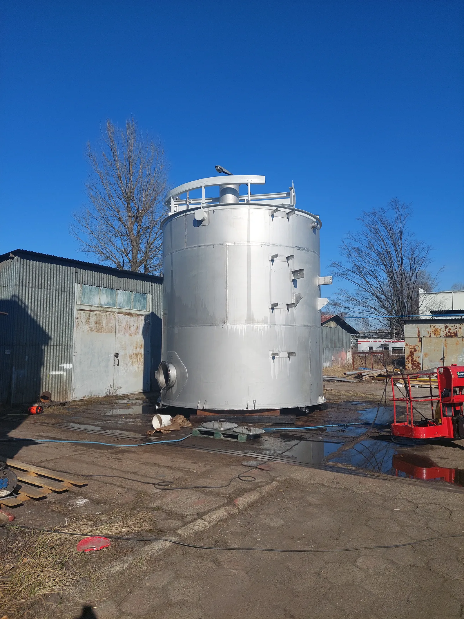 Storage vessel in the plant yard